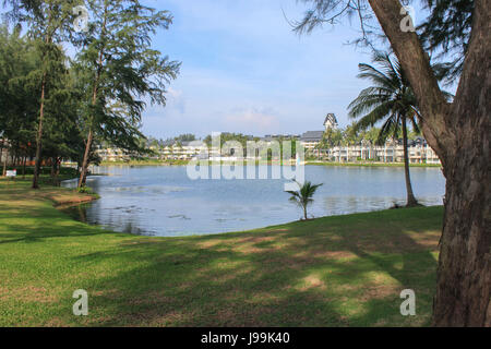 Laguna Beach Resort, Phuket, Thailand - May, 06, 2013: Luxus Villa mit Blick auf die Lagune See und Palm rund um Stockfoto