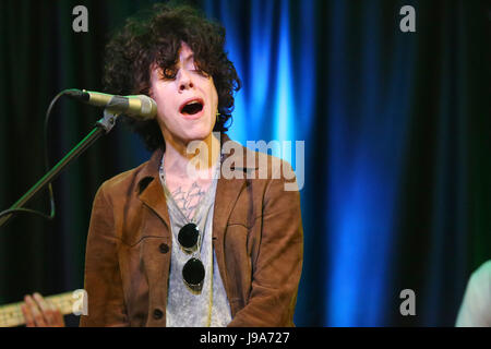 Bala Cynwyd, PA, USA. 31. Mai 2017. LP besucht Radio 104.5 Performance Studio in Bala Cynwyd, Pennsylvania am 31. Mai 2017 Credit: Star Shooter/Medien Punch/Alamy Live News Stockfoto