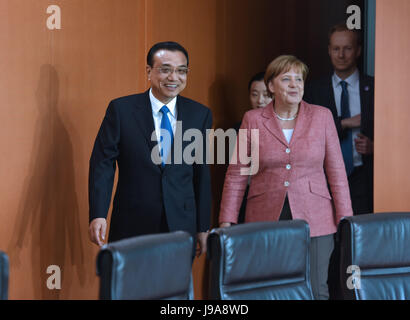 Berlin, Deutschland. 31. Mai 2017. Der chinesische Ministerpräsident Li Keqiang führt Gespräche mit Bundeskanzlerin Angela Merkel während eines jährlichen Treffens zwischen die Regierungschefs der beiden Länder in Berlin, Hauptstadt von Deutschland, 31. Mai 2017. Bildnachweis: Rao Aimin/Xinhua/Alamy Live-Nachrichten Stockfoto