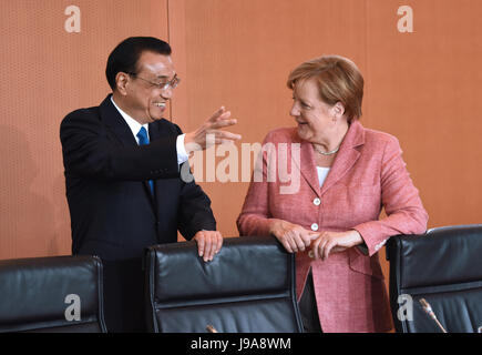 Berlin, Deutschland. 31. Mai 2017. Der chinesische Ministerpräsident Li Keqiang führt Gespräche mit Bundeskanzlerin Angela Merkel während eines jährlichen Treffens zwischen die Regierungschefs der beiden Länder in Berlin, Hauptstadt von Deutschland, 31. Mai 2017. Bildnachweis: Rao Aimin/Xinhua/Alamy Live-Nachrichten Stockfoto