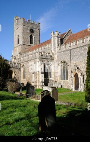 St Andrew & Str. Marys Kirche, Watton-auf-Stein, Hertfordshire, ist ein Feuerstein-Kirche mit Stein Dressings und eine zinnenbewehrte Turm und Treppenturm, Stockfoto