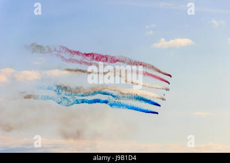 Kunstflug Display durch die roten Pfeile Royal Air Force Kunstflugstaffel in Weymouth, England, August 2014 Stockfoto