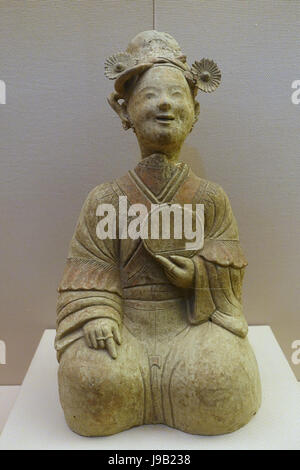 Frau mit einem Spiegel, China, ausgegraben in Sichuan, östliche Han Dynastie, 25 220 AD, Keramik Sichuan Provincial Museum Chengdu, China DSC04768, Songjialin, Pixian Stockfoto