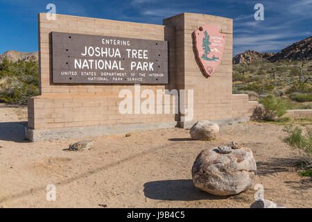 Das Parkschild am Eingang zum Joshua Tree Nationalpark, Kalifornien, USA Stockfoto