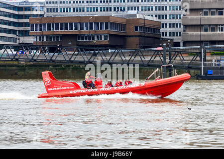 Red high speed' London Rippe Voyages' Schiff auf der Themse in Blackfriars, London, UK Stockfoto