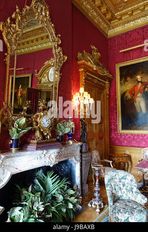 Roter Salon Waddesdon Manor Buckinghamshire, England DSC07611 Stockfoto