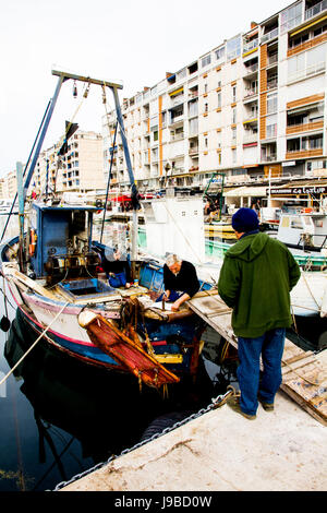 Fischerboote im Hafen von Toulon, Frankreich. Stockfoto