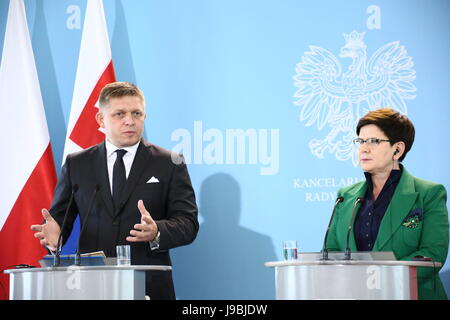 Warschau, Polen. 31. Mai 2017. Ministerpräsident Beata Szydlo und Ministerpräsident Robert Fico veranstaltete Konferenz nach der polnisch-slowakischen Regierungskonsultationen. Bildnachweis: Jakob Ratz/Pacific Press/Alamy Live-Nachrichten Stockfoto