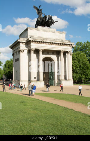 Wellington Arch am Hyde Park Corner - der ursprüngliche Eingang zum Buckingham Palace, London, UK Stockfoto
