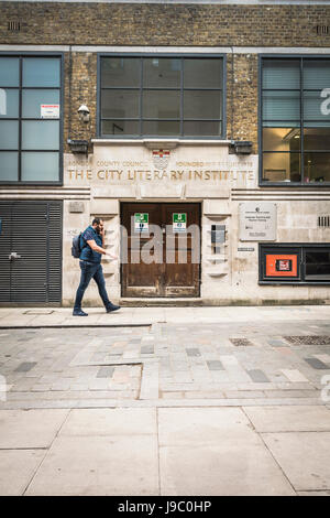 Das ehemalige Wohnhaus der Stadt beleuchtet auf Stukeley Street, London, WC2, UK Stockfoto