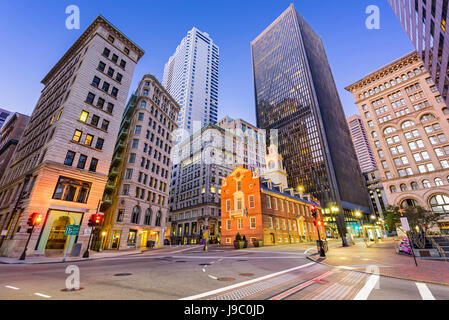 Boston, Massachusetts, USA Old State House und Stadtbild. Stockfoto