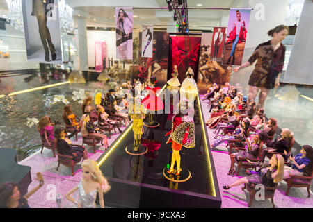 Montreal, CA - 31. Mai 2017: Barbie Museum bei Les Cours Mont-Royal verfügt über mehr als 1.000 Barbies. Stockfoto