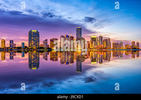 Skyline von Miami, Florida, USA an der Biscayne Bay. Stockfoto