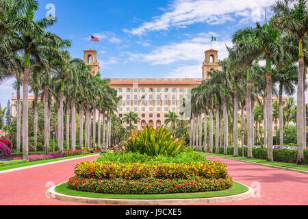 WEST PALM BEACH, FLORIDA - 4. April 2016: Das Exterieur des Breakers Hotel in West Palm Beach. Das Hotel stammt aus dem Jahr 1925. Stockfoto