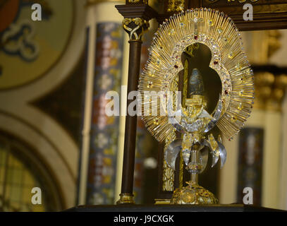 "La Negrita", dem Schutzpatron von Costa Rica, sitzt in ihrem Heiligtum in die Basillica de Nuestra Señora Los Angeles in Cartago, Costa Rica. Stockfoto