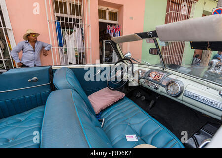 Ein Jahrgang 1948 Quecksilber acht amerikanische Auto arbeitet als ein Taxi in die Stadt Trinidad, Kuba, Karibik, Caribbean Stockfoto
