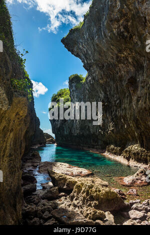 Crystall Gewässer im Matapa Abgrund, Niue, South Pacific, Pazifik Stockfoto