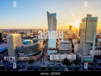 Hochhäuser am Sonnenuntergang, Stadtzentrum, Warschau, Masowien Woiwodschaft, Polen, Europa Stockfoto