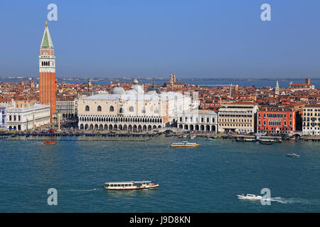 Blick Richtung Campanile und Dogenpalast Palace, Venedig, UNESCO World Heritage Site, Veneto, Italien, Europa Stockfoto