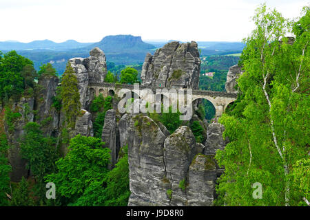 Bastei-Brücke auf Felsformation Bastei bei Rathen, Sächsische Schweiz, Sachsen, Deutschland, Europa Stockfoto