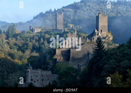 Ruine der Oberburg und Niederburg Schlösser, Manderscheid, Eifel, Rheinland-Pfalz, Deutschland, Europa Stockfoto