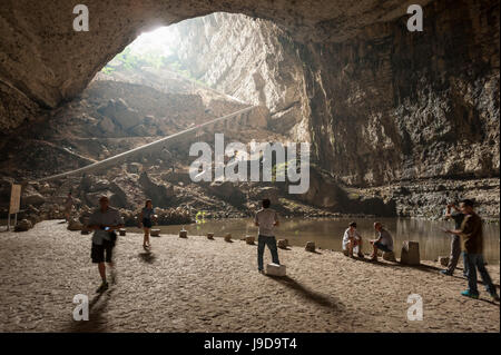 Karsthöhle bei Xinwen Stein Meer globalen Geopark, Sichuan Provinz, China, Asien Stockfoto