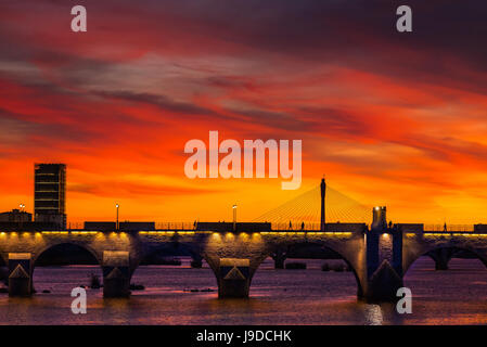 Die Stadt Badajoz mit einem Sonnenuntergang im Frühling Stockfoto