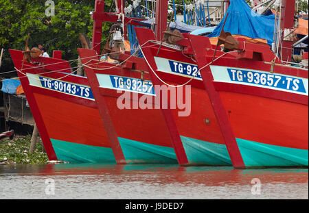 Hölzerne Fischerboote, My Tho River (nördlichen Zweig des Mekong), My Tho, Tien Giang Province, Mekong-Delta, Vietnam Stockfoto