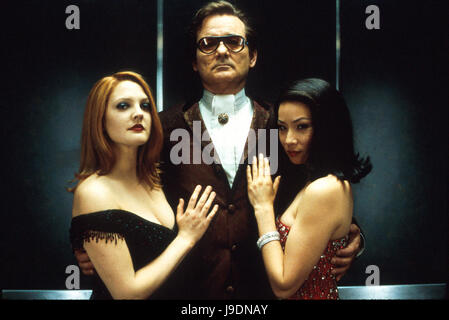 3 ENGEL FÜR CHARLIE / Charlie «s Angels USA 2000 / McG Sie Arbeiten Für Charlie: sterben Drei Engel Natalie, Dylan (DREW BARRYMORE) Und Alex (LUCY LIU). Als der Software-Milliardär Eric Knox Entführt Wird, Werden Die Drei Engel Beauftragt Ihn Zu Finden. Präsidentin der Firma Glaubt, Dass Knox sterben «Ärgster Konkurrent Hinter der Enführung Steckt, äh sterben Ein Brisantes Computer-Programm Im Finger Zu Bekommen. Würde Man diesem Programm Missbrauchen, Fußballfan Das Das Ende Jeglicher Menschlicher Intimsphäre... Szene Mit Charlies Rechter Hand Bosley (BILL MURRAY). Regie: McG aka. Charlie «s Engel Stockfoto