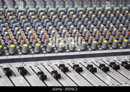 Professional Sound Mischpult mit Noppen Stockfoto