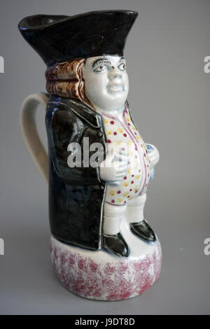 Antike Staffordshire oder Yorkshire Pearlware britischen Töpferei Toby Jug Abbildung Stockfoto