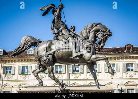 Piazza San Carlo, einem der Hauptplätze der Turin, Italien, mit dem Reiterstandbild von König Emanuele Filiberto Stockfoto