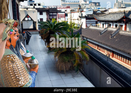 Blick von der Dachterrasse aus Yu Garden Shanghai, China Stockfoto