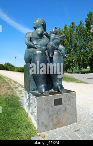 Die Mutterschaft Statue Lissabon Portugal Fernando Botero Amalia Rodrigues Garten Stockfoto