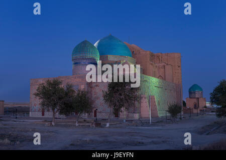 Glaubensgemeinschaft Ahmet Yasawi Mausoleum bei Sonnenuntergang, UNESCO-Weltkulturerbe, Turkestan, Region Süd, Kasachstan Stockfoto