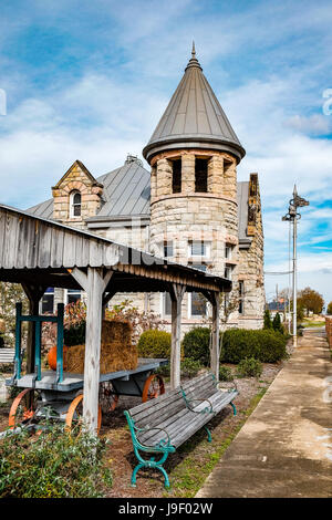 Die restaurierte Stein Bahnhof und Railroad Depot Museum in Fort Payne, Alabama, USA. Stockfoto