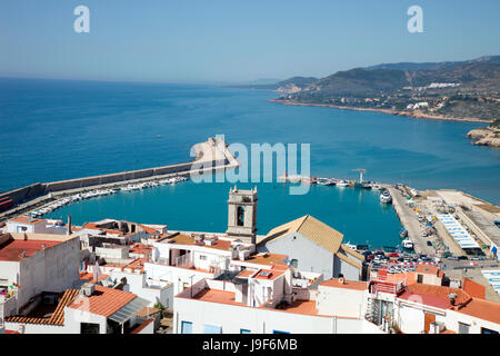 Peniscola Hafen und Marina von der Burg gesehen Stockfoto