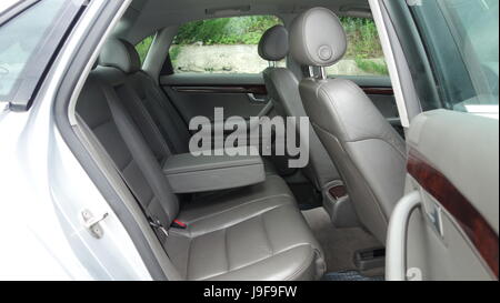 Audi A4 - S4 - S line- Year 2002, Full Option Equipment, Photo Session, Leder-Interieur, Sundach, Big Navigation Multimedia Unit mit tv integriert, Stockfoto