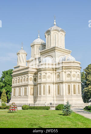 Das Kloster Curtea de Arges aus Rumänien, orthodoxe Kirche, im freien Stockfoto