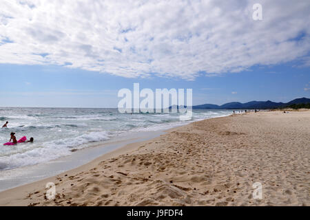 Campulongu Strand-Blick auf die Insel Sardinien in Italien Stockfoto