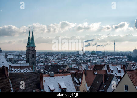 Blick von der Nürnberger Burg Auf die Skyline von Nürnberg. Blick vom Nürnberger Burg, Bayern, Deutschland im Winter Stockfoto