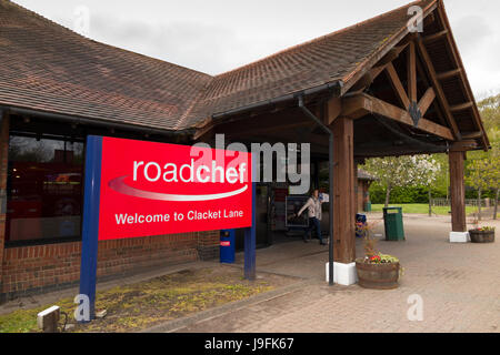 Road-Chef Zeichen / Beschilderung an der Clacket Lane Roadchef Autobahn-Service / Dienstleistungen auf der M25 motor Weg in Tatsfield, Westerham TN16 2ER. VEREINIGTES KÖNIGREICH. (77) Stockfoto