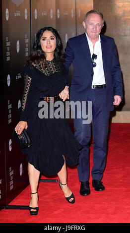 Salma Hayek und Ehemann Francois-Henri Pinault, Teilnahme an der Beatriz am Abendessen Premiere, der Eröffnungsfilm des Sundance Film Festival: London, im May Fair Hotel statt. Stockfoto