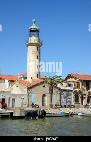 Der Leuchtturm und die Einfahrt zum alten Hafen von Le Grau-du-Roi oder Le Grau du Roi in der Gard Département Camargue-Provence-Frankreich Stockfoto