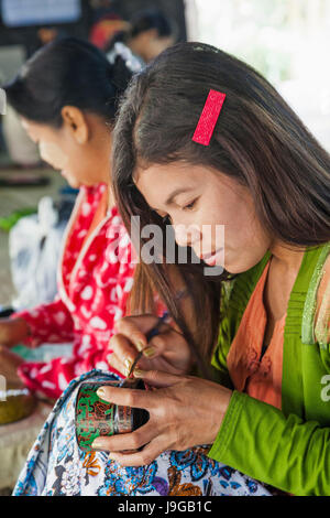 Myanmar, Bagan, Lacquerware Maker Stockfoto