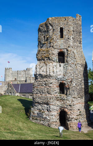 England, Kent, Dover, Dover Castle, römische Leuchtturm, römische Pharos, Stockfoto