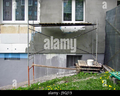 Gerüstbau, Isolierung der Fassade eines Hauses Stockfoto