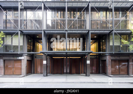 Ehemalige UBS Hauptsitz entworfen 1 Finsbury Avenue, Broadgate, von Peter Foggo, Arup Associates, jetzt wegen Renovierungsarbeiten geschlossen. London, UK Stockfoto