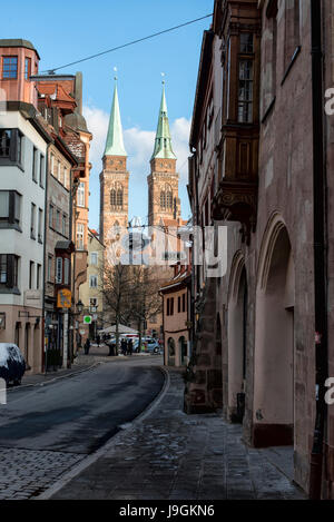 Irrerstraße und St. Sebaldus-Kirche in Nürnberg Stockfoto