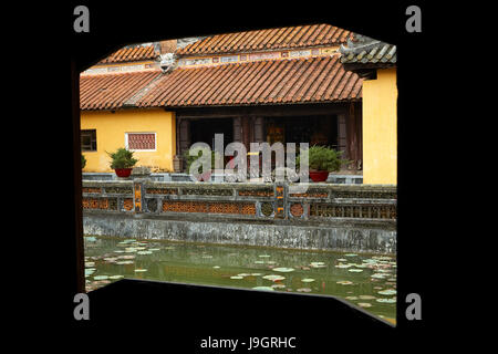 Dien Tho Palast gesehen von Truong Du Pavillon, historische Zitadelle in Hue (Reichsstadt), Hue, North Central Coast, Vietnam Stockfoto